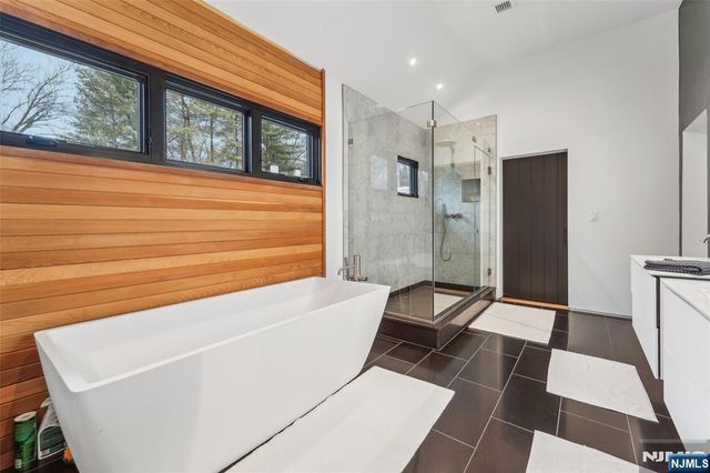 58 Twin Brooks Road, Saddle River, NJ 07458