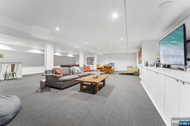 58 Twin Brooks Road, Saddle River, NJ 07458