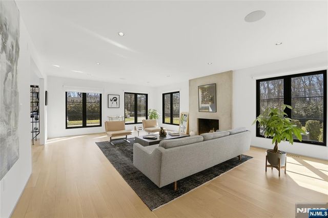 58 Twin Brooks Road, Saddle River, NJ 07458