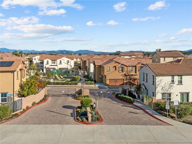 27448 Clarise Ln, Murrieta, CA 92562