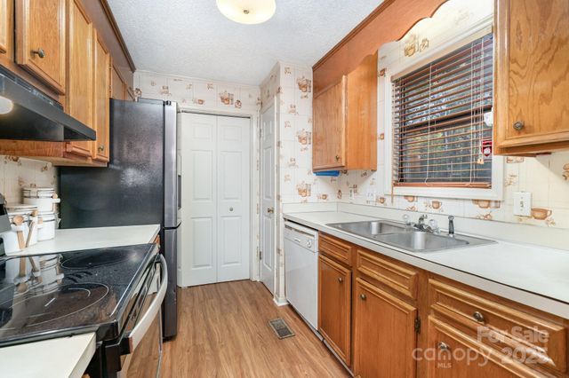 8031 Gera Emma Drive, Charlotte, NC 28215