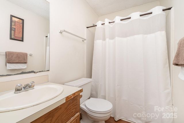 8031 Gera Emma Drive, Charlotte, NC 28215