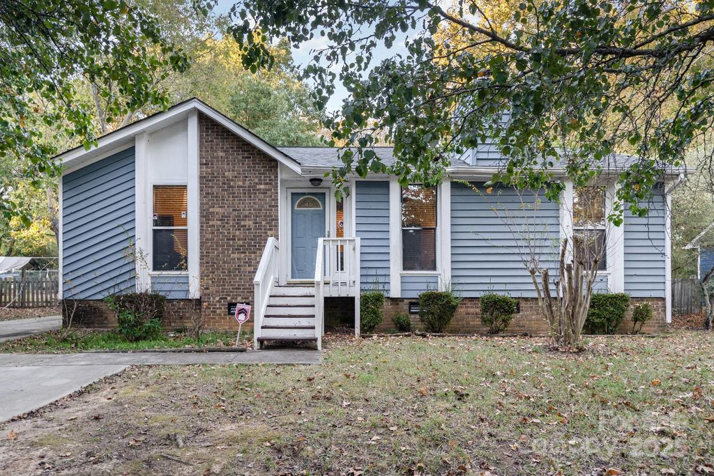 8031 Gera Emma Drive, Charlotte, NC 28215