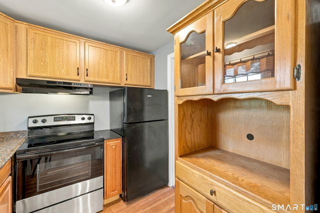 45 Brewster Road B, Glastonbury, CT 06033