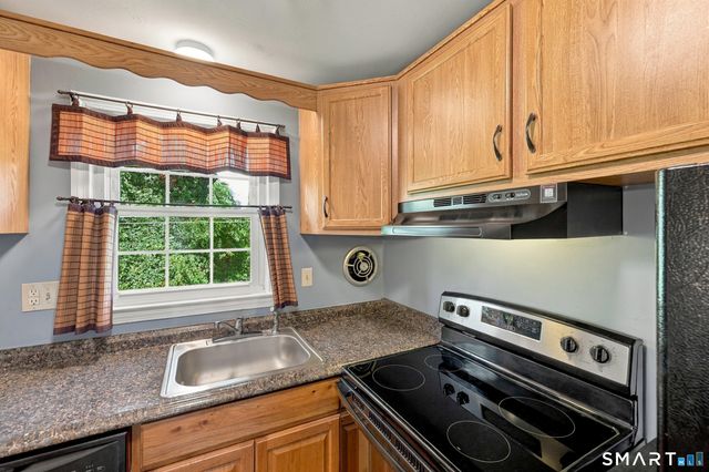 45 Brewster Road B, Glastonbury, CT 06033