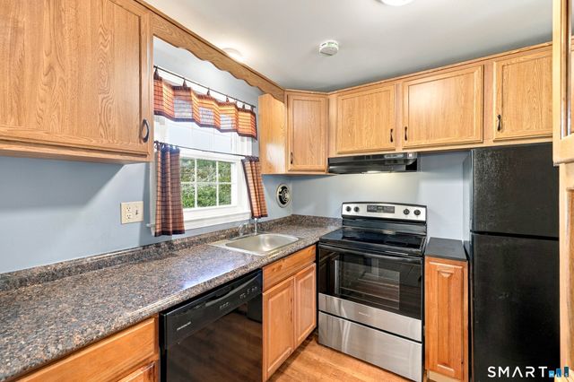 45 Brewster Road B, Glastonbury, CT 06033