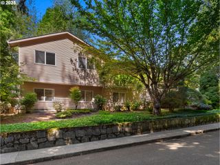 13221 Se BLACKBERRY Cir, Portland, OR 97236