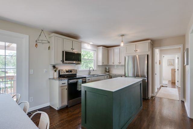 216 Bonnabrook Dr, Hermitage, TN 37076