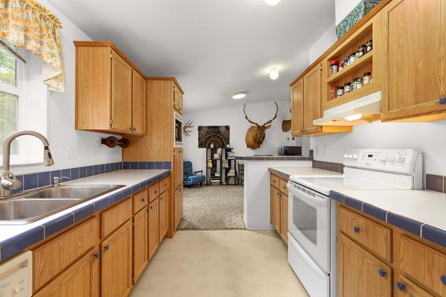 5290 Goodrich Highway, Oakland, OR 97462