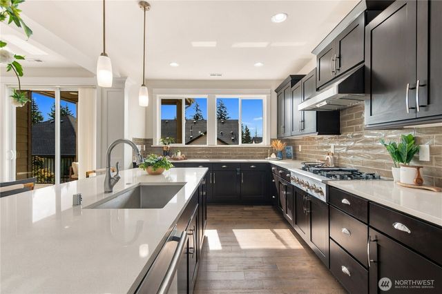 22977 SE 18th PL, Sammamish, WA 98075