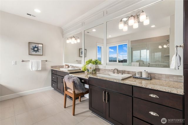 22977 SE 18th PL, Sammamish, WA 98075