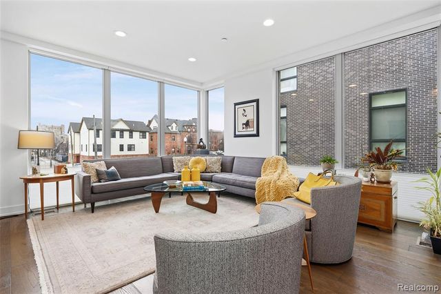 2814 John R Street, Detroit, MI 48201