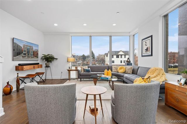 2814 John R Street, Detroit, MI 48201