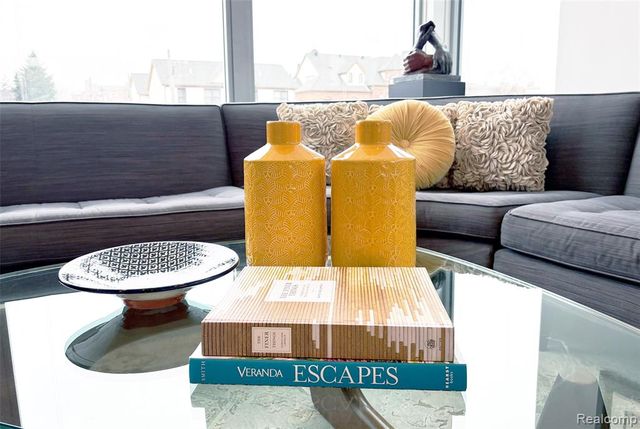 2814 John R Street, Detroit, MI 48201