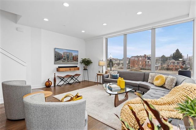 2814 John R Street, Detroit, MI 48201