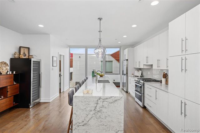 2814 John R Street, Detroit, MI 48201