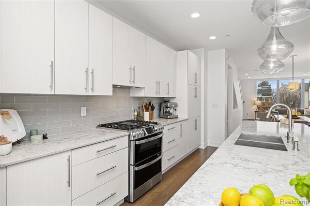 2814 John R Street, Detroit, MI 48201