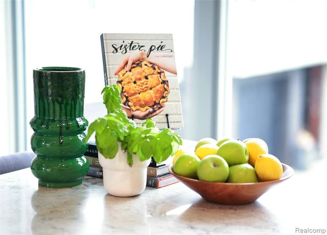 2814 John R Street, Detroit, MI 48201