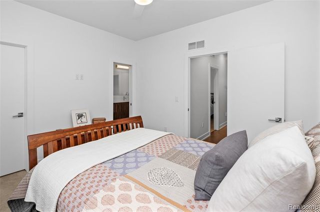 2814 John R Street, Detroit, MI 48201