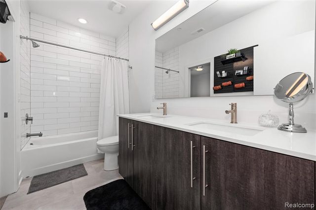 2814 John R Street, Detroit, MI 48201