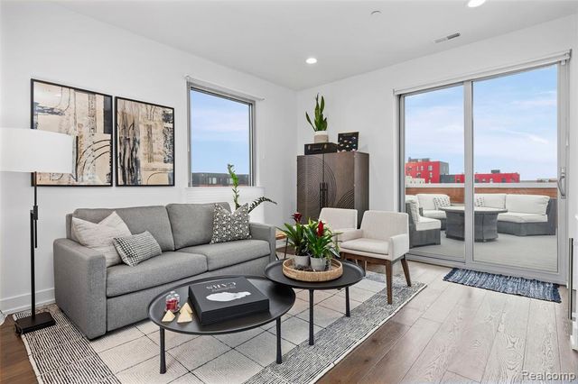 2814 John R Street, Detroit, MI 48201