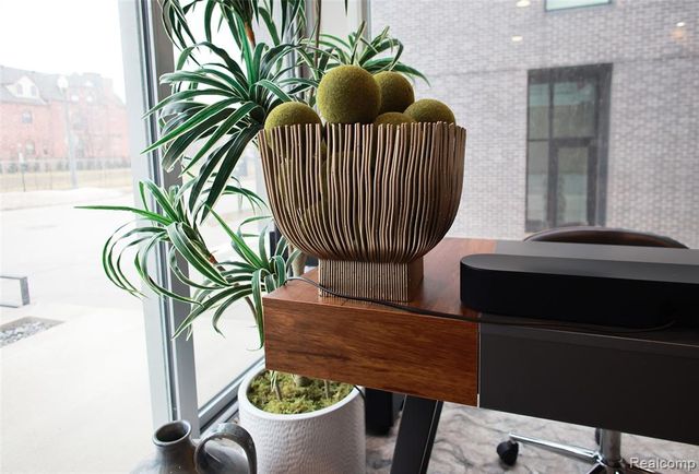 2814 John R Street, Detroit, MI 48201