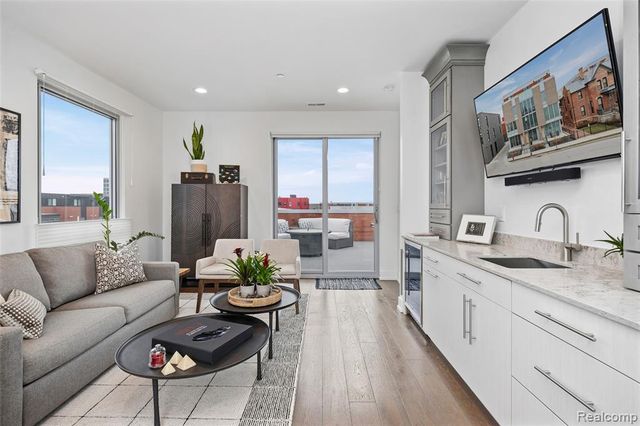 2814 John R Street, Detroit, MI 48201