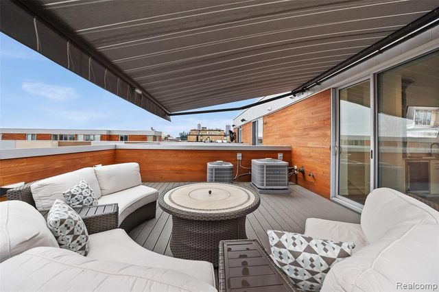 2814 John R Street, Detroit, MI 48201