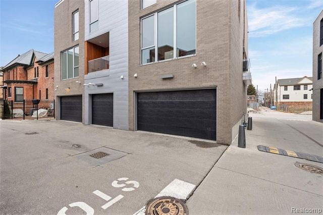 2814 John R Street, Detroit, MI 48201