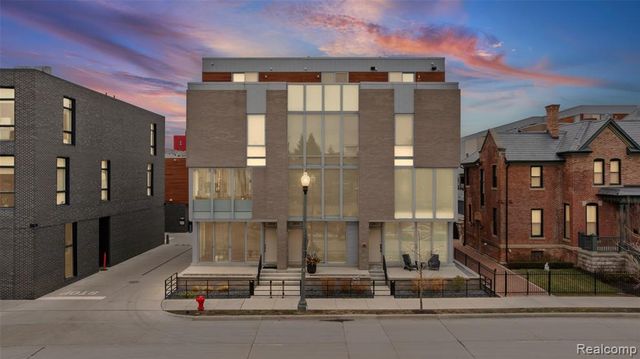 2814 John R Street, Detroit, MI 48201