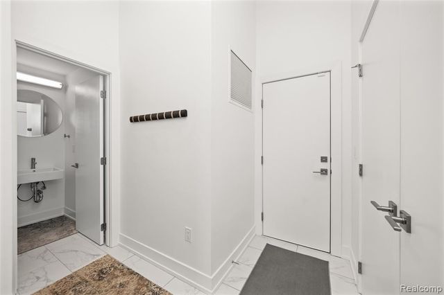 2814 John R Street, Detroit, MI 48201