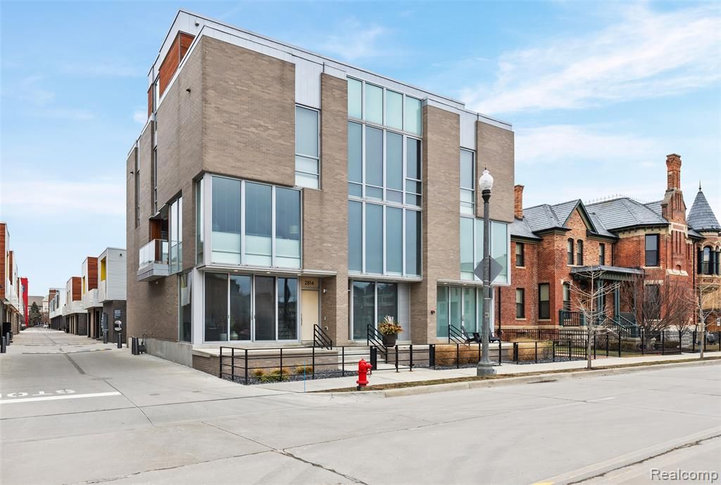 2814 John R Street, Detroit, MI 48201
