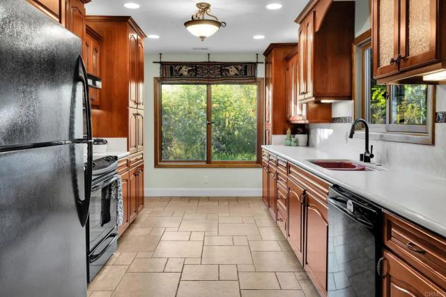 9675 Indian Creek Way, Escondido, CA 92026