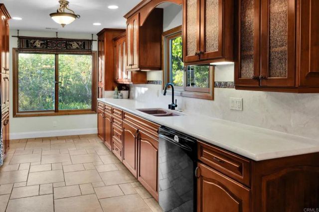 9675 Indian Creek Way, Escondido, CA 92026