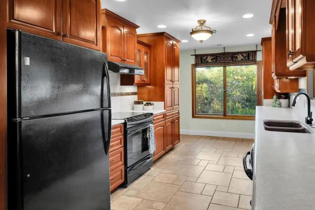 9675 Indian Creek Way, Escondido, CA 92026