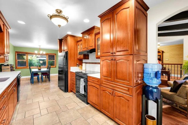 9675 Indian Creek Way, Escondido, CA 92026