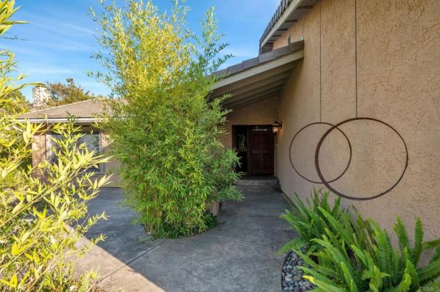 9675 Indian Creek Way, Escondido, CA 92026