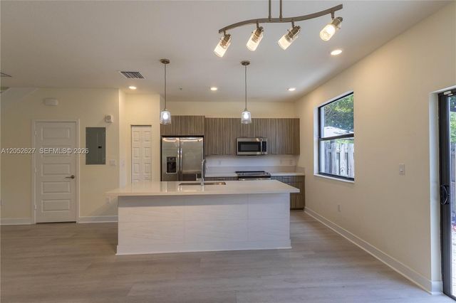 10407 NW 82nd St 12, Doral, FL 33178
