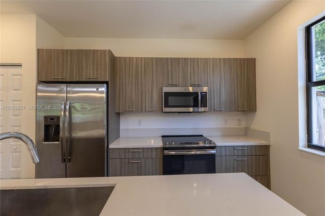 10407 NW 82nd St 12, Doral, FL 33178