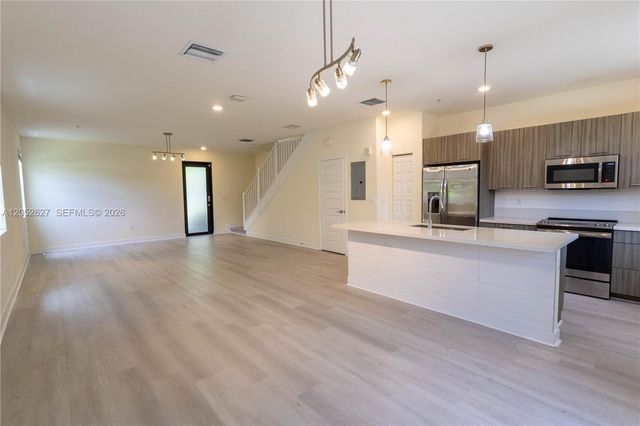 10407 NW 82nd St 12, Doral, FL 33178