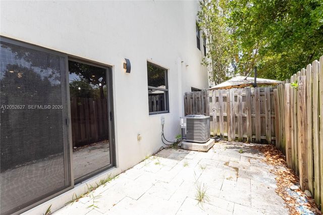 10407 NW 82nd St 12, Doral, FL 33178