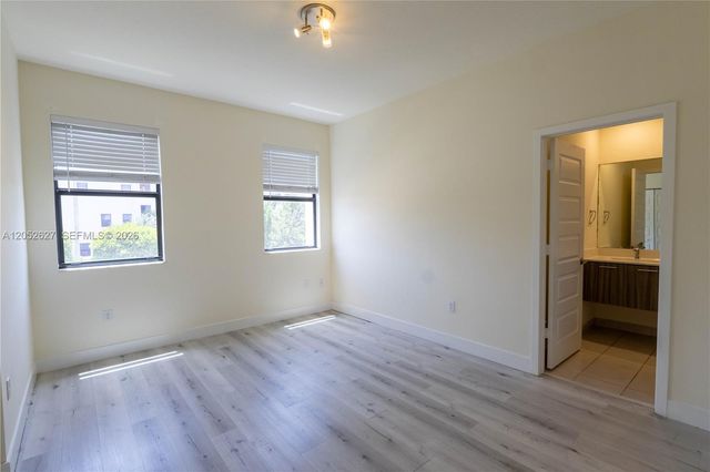 10407 NW 82nd St 12, Doral, FL 33178