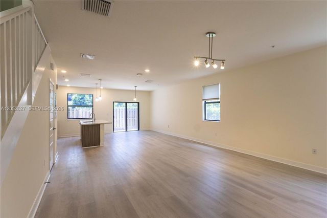 10407 NW 82nd St 12, Doral, FL 33178