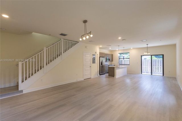 10407 NW 82nd St 12, Doral, FL 33178
