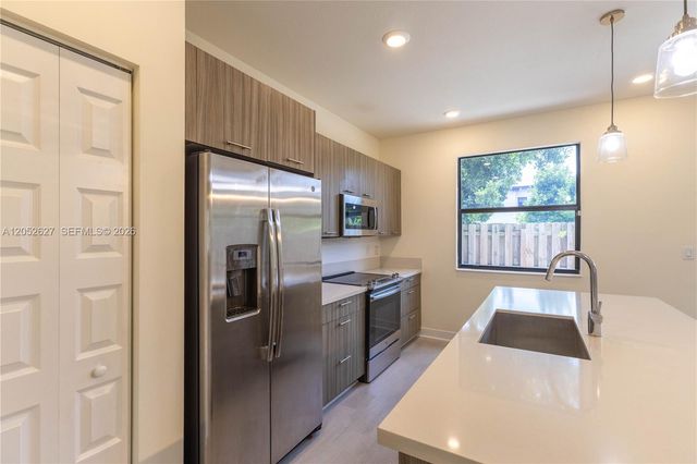 10407 NW 82nd St 12, Doral, FL 33178
