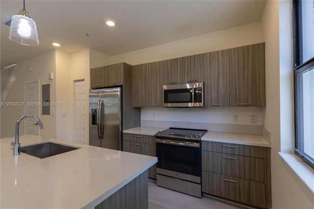 10407 NW 82nd St 12, Doral, FL 33178