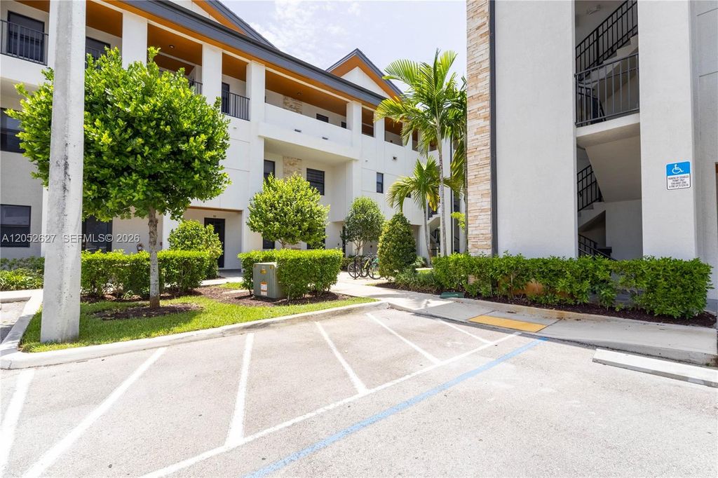 10407 NW 82nd St 12, Doral, FL 33178
