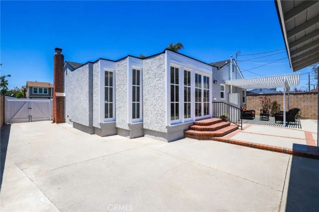 2114 Ostrom, Long Beach, CA 90815