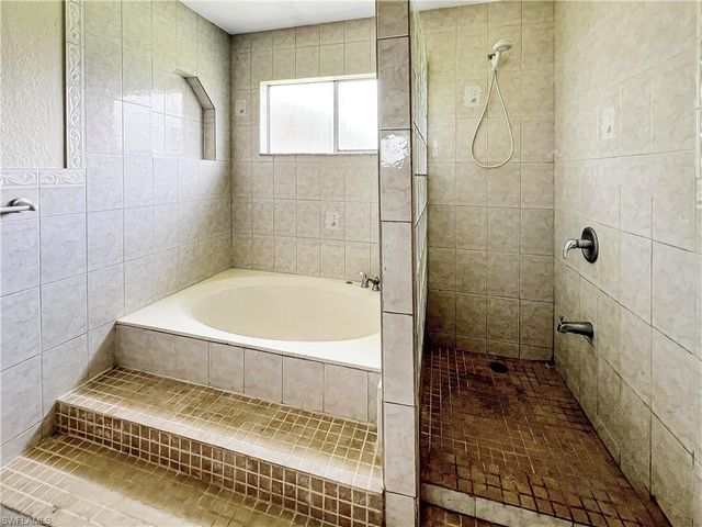 2466 Lakeshore CIR, Port Charlotte, FL 33952