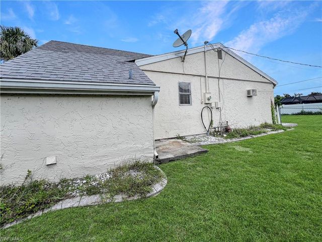 2466 Lakeshore CIR, Port Charlotte, FL 33952